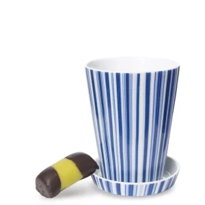 2 stycken muggar – Margareta med fat (blå, rosa, grå)